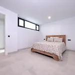 Luxury White House - By Lanzarote