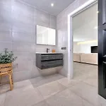 Luxury White House - By Lanzarote * بْوُرتو كاليرو