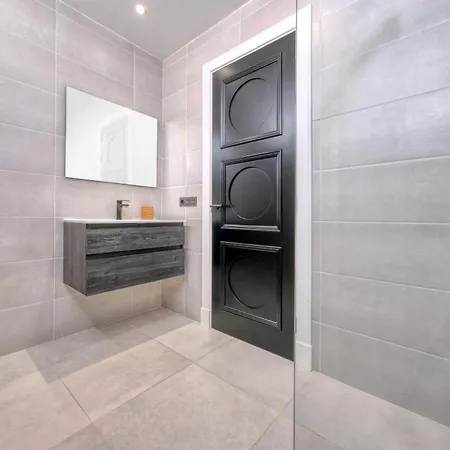 Luxury White House - By Lanzarote