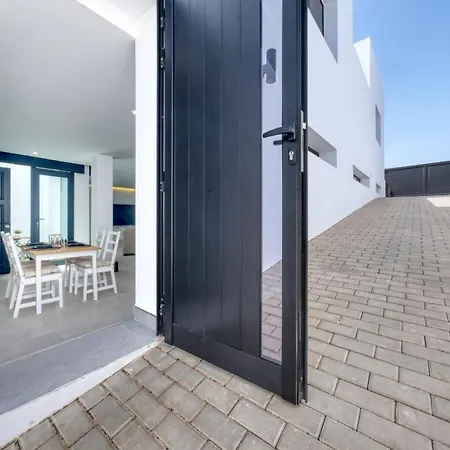 Luxury White House - By Lanzarote *