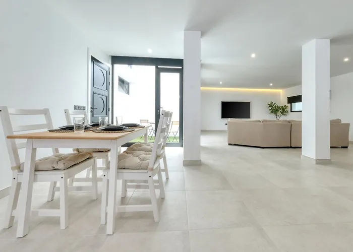 Luxury White House - By Lanzarote * Puerto Calero