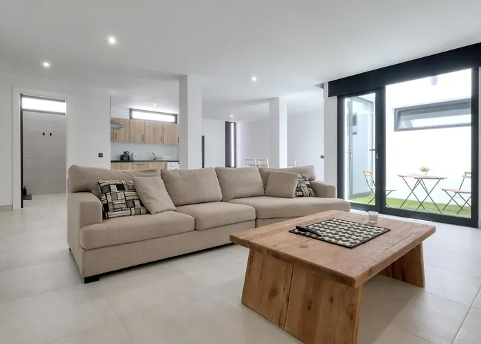 Luxury White House - By Lanzarote