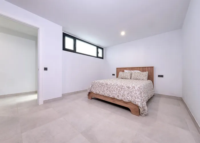 Luxury White House - By Lanzarote