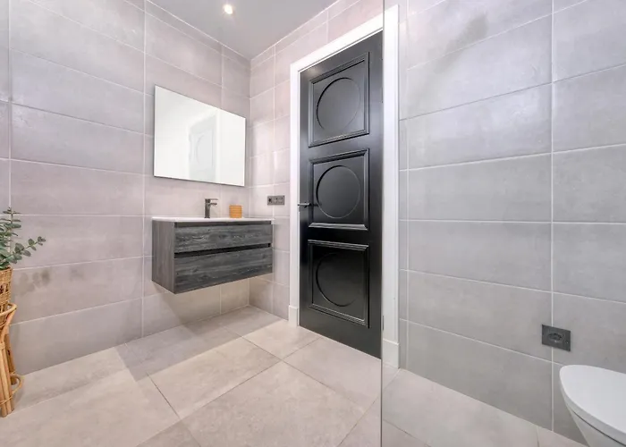 Luxury White House - By Lanzarote