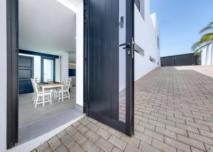 Luxury White House - By Lanzarote *